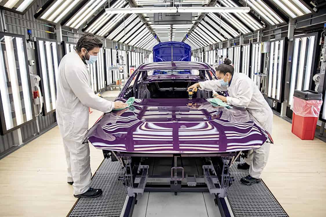 In addition to the 330e PHEV, San Luis Potosi currently produces the BMW 2 Series and will soon build the next-generation M2 for the global market. The plant has reportedly asked to add full EVs to its portfolio, a move that's likely linked to the recent Inflation Reduction Act.