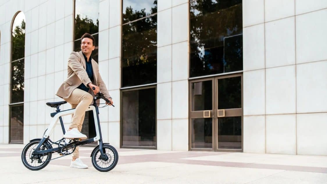 Lightweight Geo ebike takes just a second to fold up and in