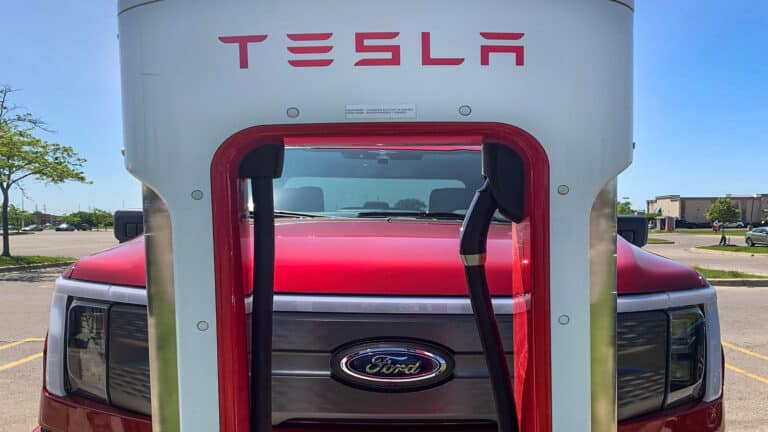 ford-ev-customers-can-now-use-tesla-superchargers-ElectrifyNews