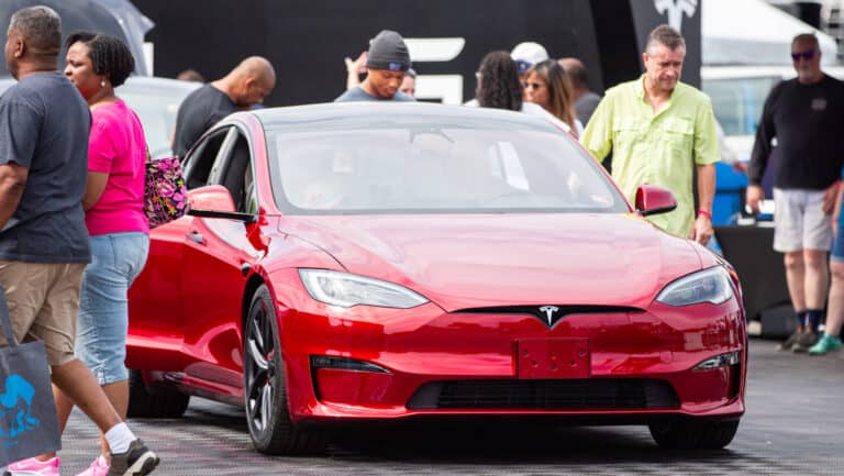 Tesla delivered 386810 Model 3 and Model Y electric vehicles in Q1 2024