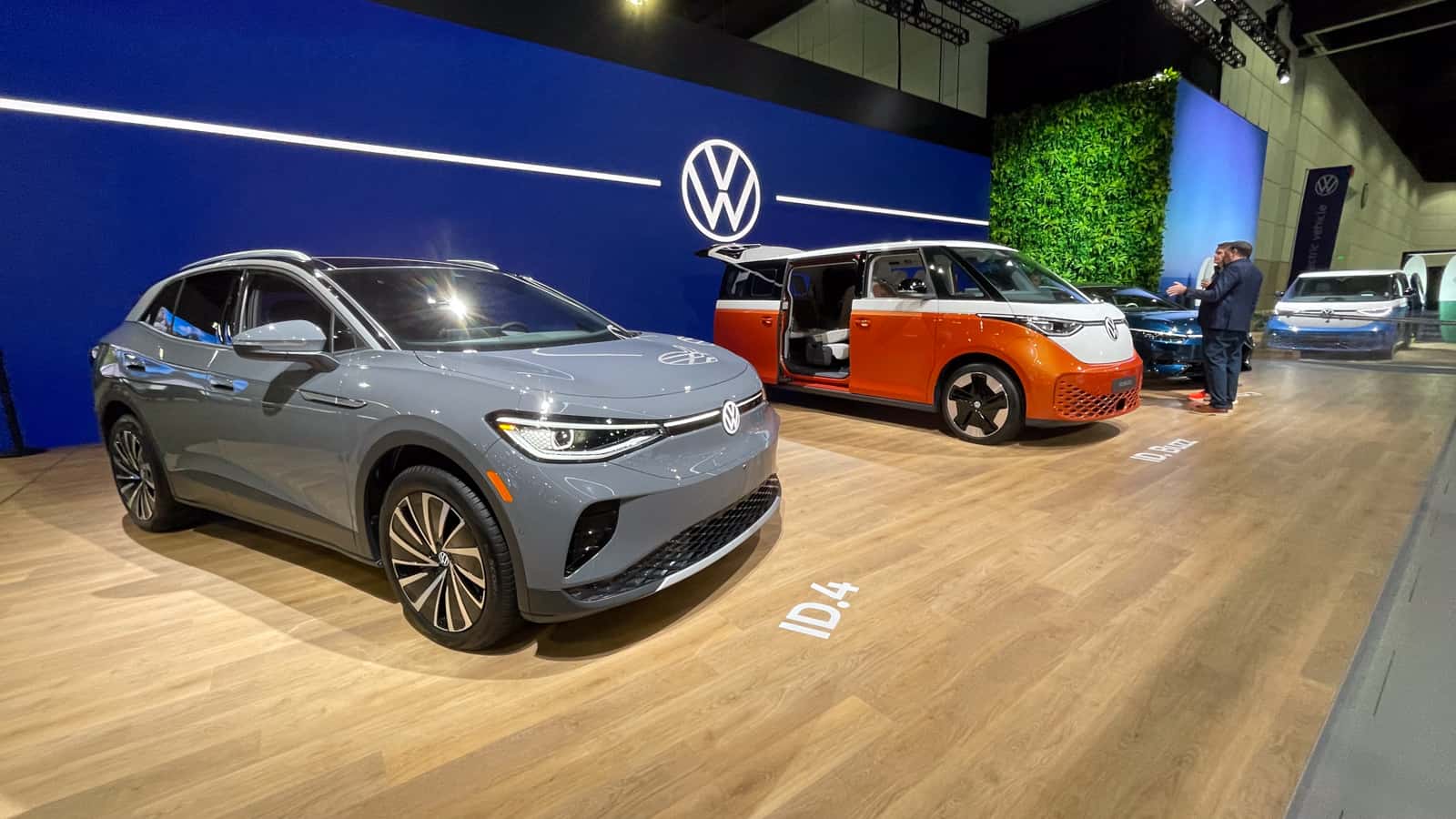 Image showcasing Volkswagen ID.4 and ID.Buzz at 2023 LA Auto Show