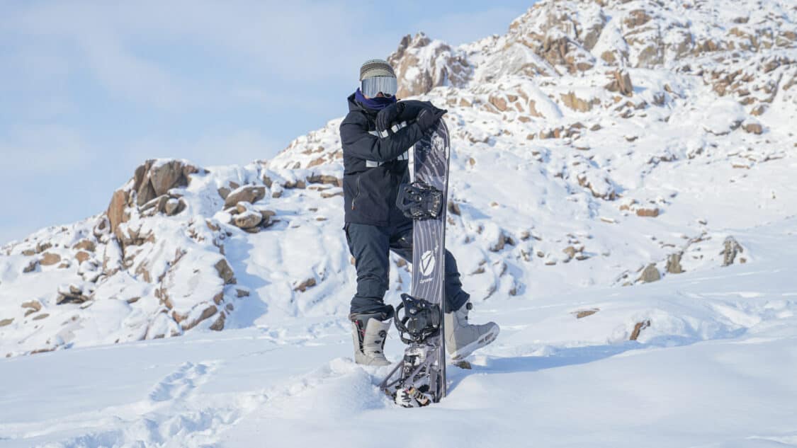 Image showcasing Cyrusher Ripple, the world's first electric snowboard