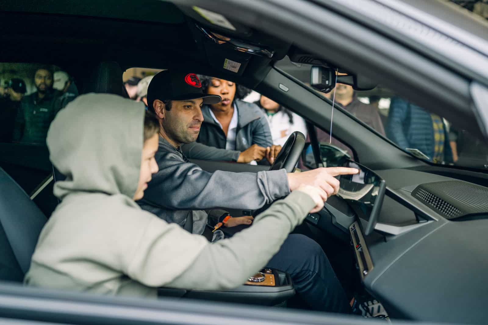 Electric Vehicles Not Selling Fast? The Role of EV Experiences