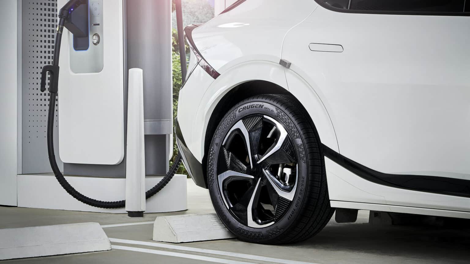 Kumho Introduces Two New EV Tires Quiet Performance and Extended Mileage for EV Owners