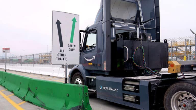 everything-we-know-about-amazons-new-heavy-duty-electric-trucks-ElectrifyNews