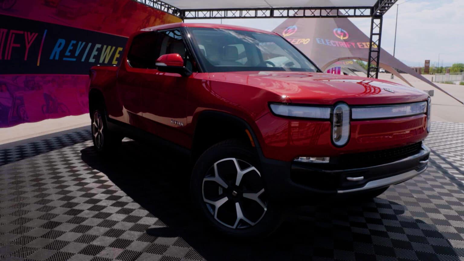 Ford Rivin Rivian R1T vs. Ford F-150 Lightning Review: Comparing the Best Electric ...