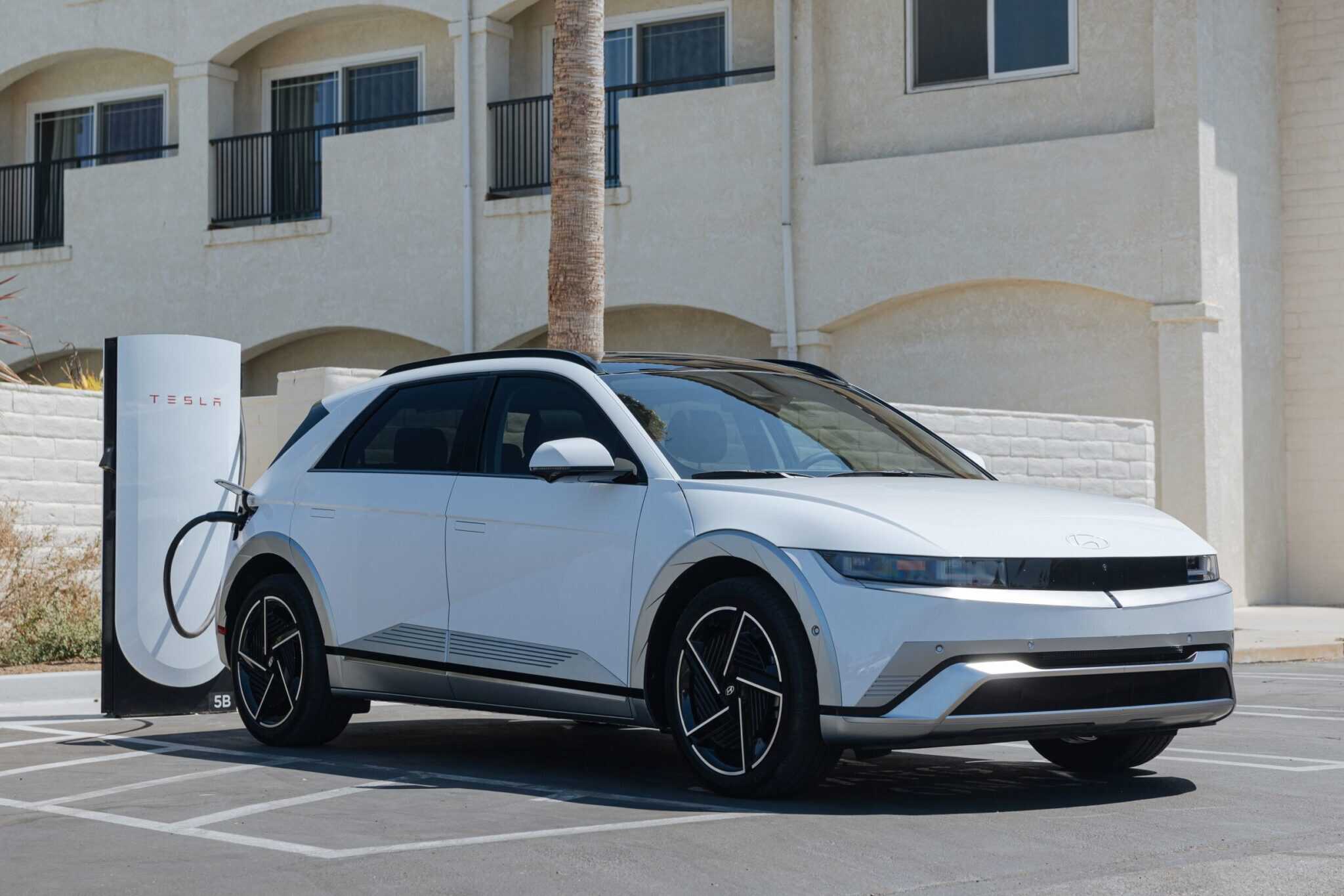 2025 Hyundai IONIQ 5 Gets More Range, Off-Road Power, and Tesla ...