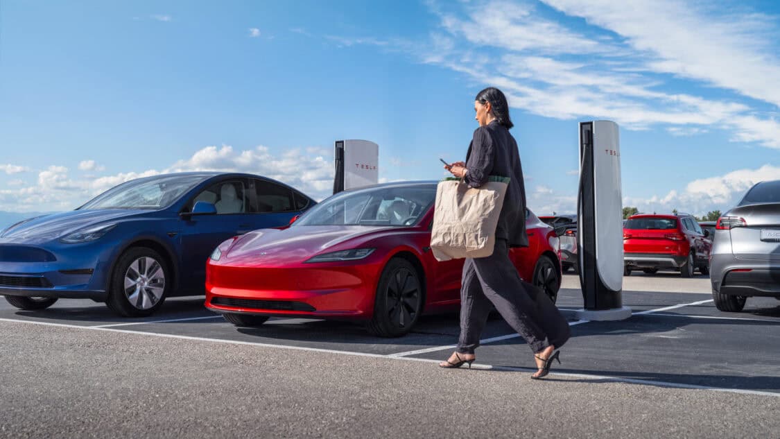 Tesla V4 Supercharger Fast Charging Charger - Model Y and Model 3