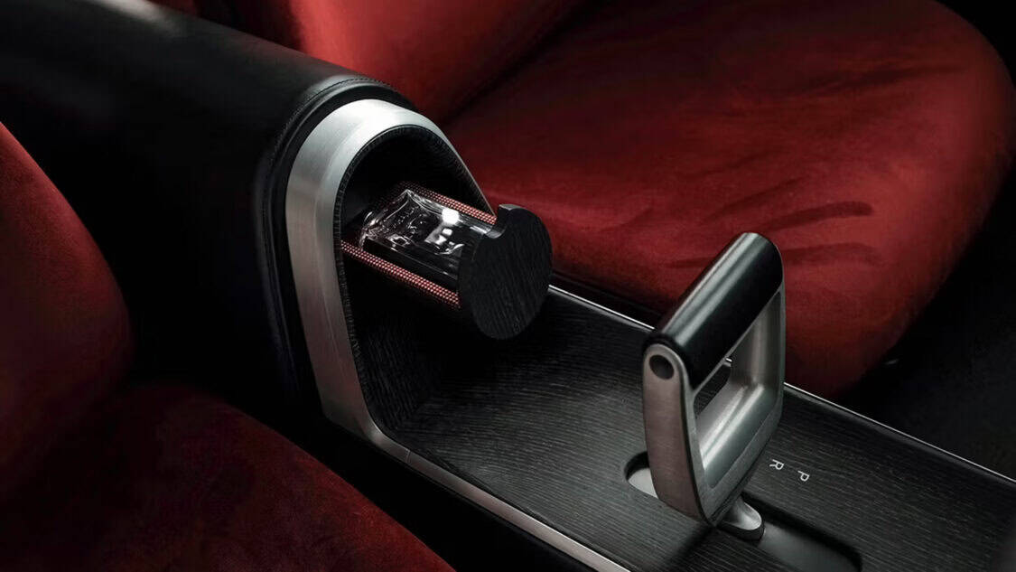 Close-up of the Hyundai Grandeur Heritage Series concept’s center console, showing a hidden watch slot, jet-style gear selector, and red velvet seats.