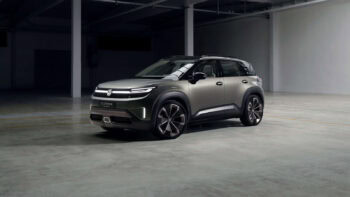 Side-front angle of the Volkswagen ID. CROSS Concept EV with 21-inch Balboa wheels and Urban Jungle finish.